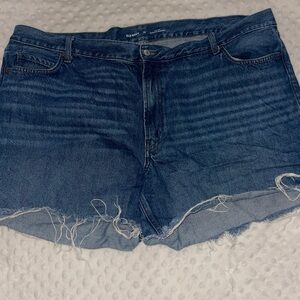 Never worn women’s old navy distressed jean shorts